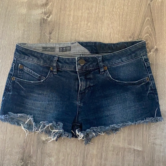 Volcom Jean Shorts SIZE 3 - Picture 1 of 3